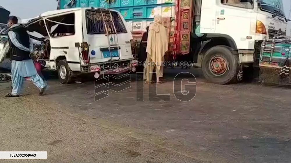 7 killed, 18 injured in road accident in south Pakistan