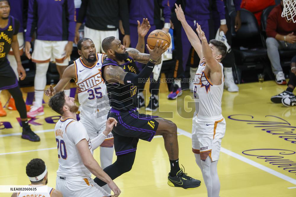 (SP)U.S.-LOS ANGELES-BASKETBALL-NBA