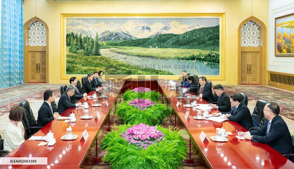 CHINA-BEIJING-HE LIFENG-SINGAPORE-MEETING (CN)