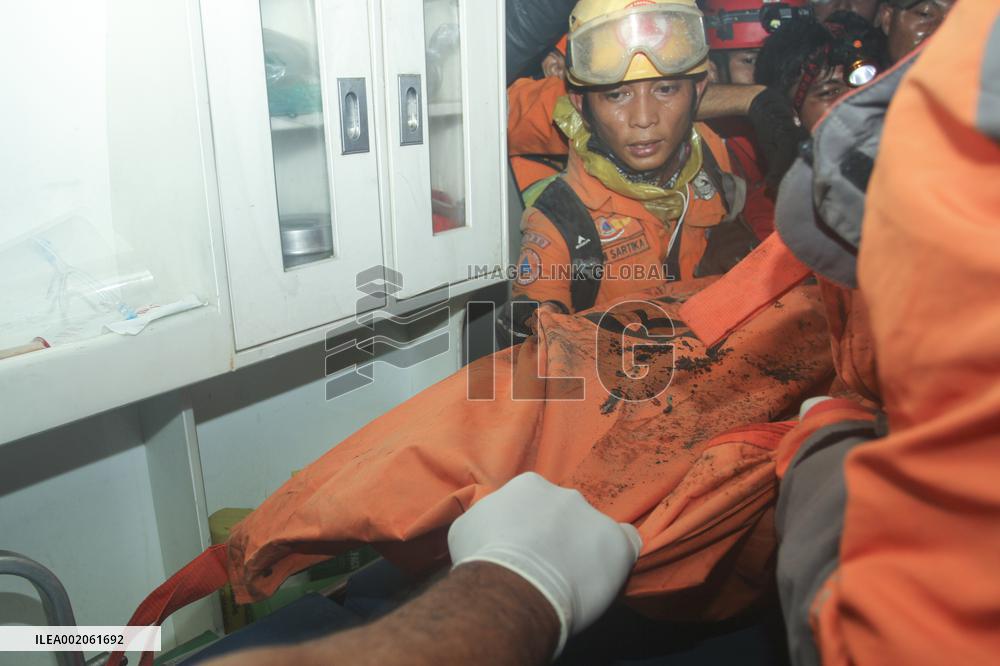 INDONESIA-WEST SUMATRA-MOUNT MARAPI-ERUPTION-RESCUE