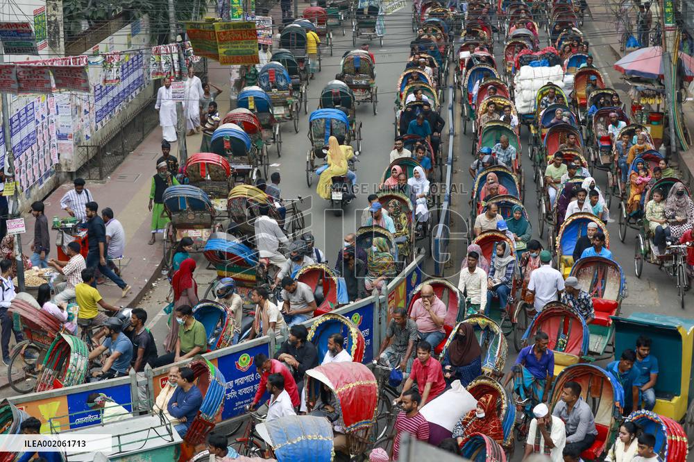 Dhaka Roads Clogged With Rickshaws