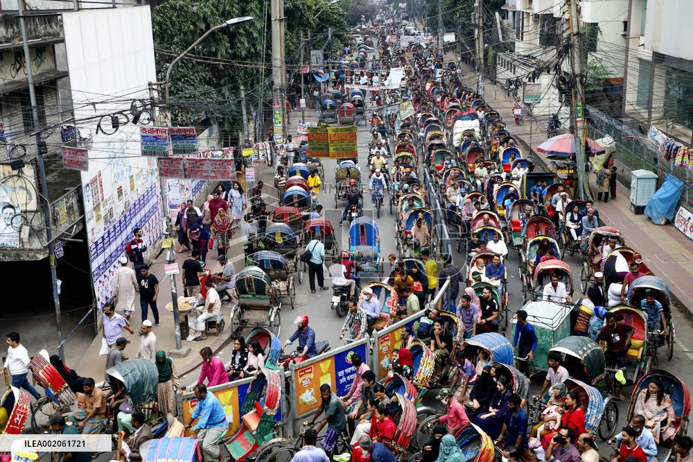 Dhaka Roads Clogged With Rickshaws