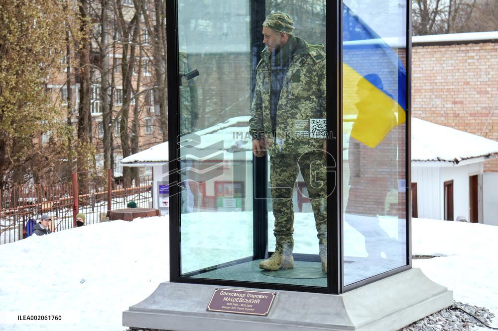 Monument to Ukrainian serviceman executed by Russian soldiers in Kyiv