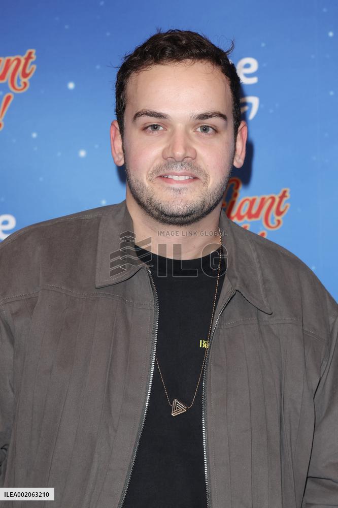 Un Stupefiant Noel Premiere - Paris