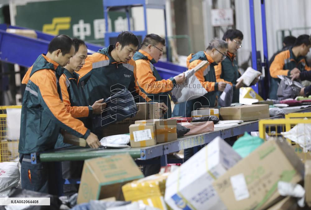 Xinhua Headlines: Zooming into strength, resilience and potential of Chinese economy