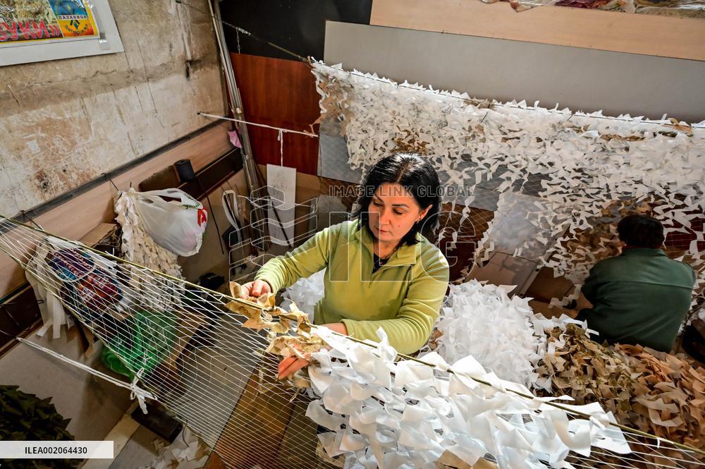 Making winter camouflage netting in Zaporizhzhia