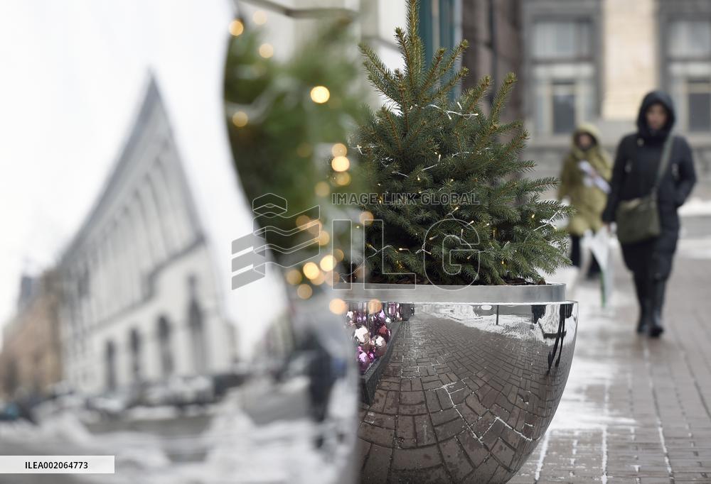 Christmas decorations in Kyiv streets
