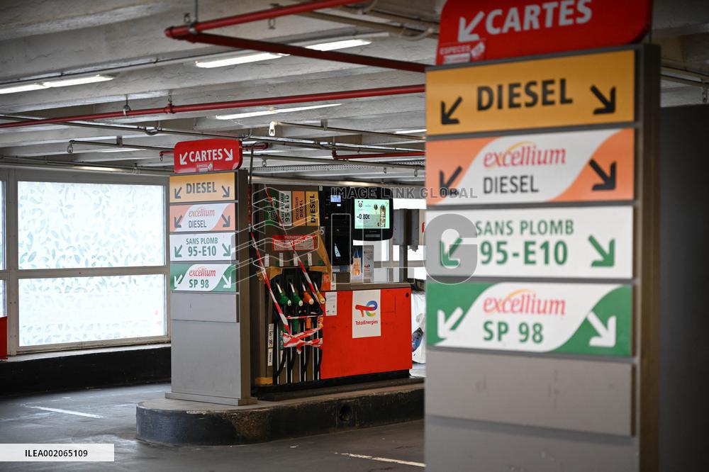 TotalEnergies Service Station Closed - Paris