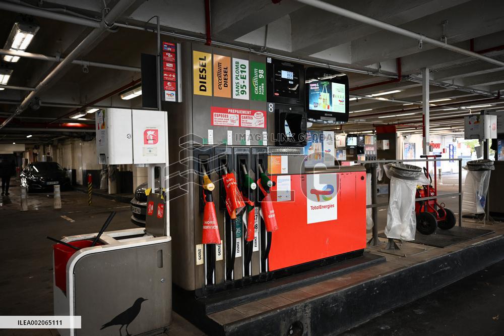TotalEnergies Service Station Closed - Paris