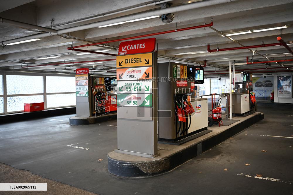 TotalEnergies Service Station Closed - Paris