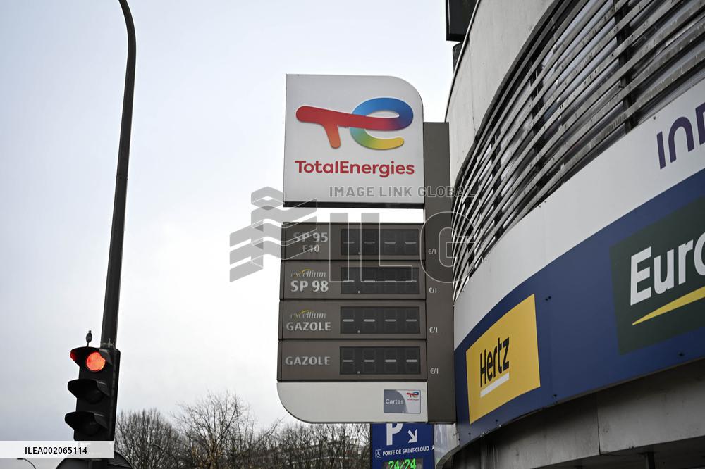 TotalEnergies Service Station Closed - Paris