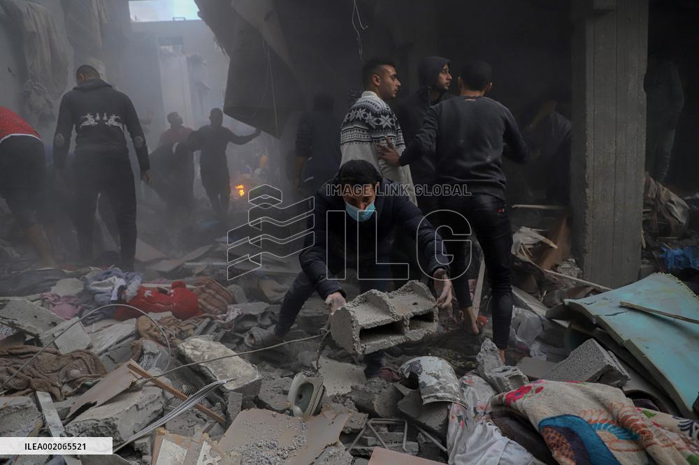 MIDEAST-GAZA-KHAN YOUNIS-AIRSTRIKE