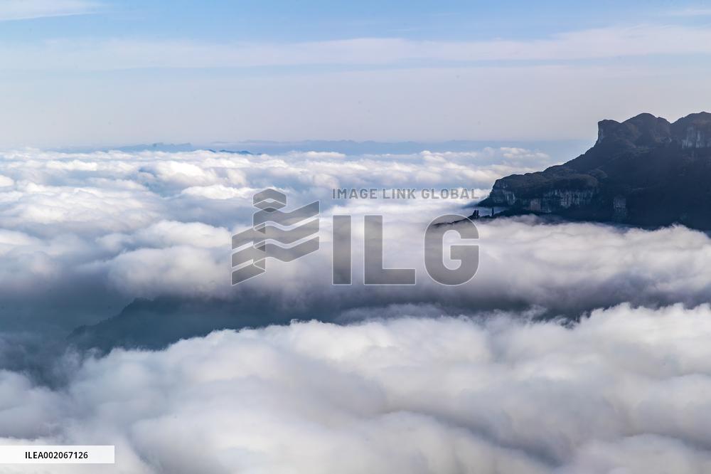 Tourist Enjoy Jinfo Mountain in Chongqing