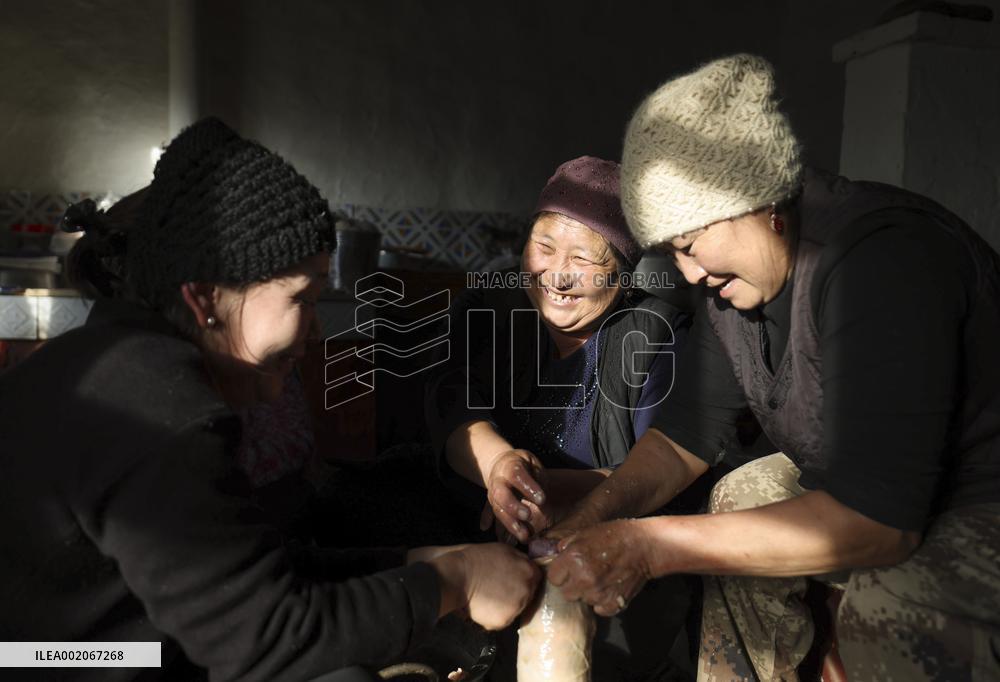 (FOCUS)CHINA-XINJIANG-YUMIN COUNTY-NOMADS-WINTER LIFE (CN)