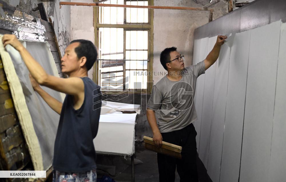 CHINA-ANHUI-JINGXIAN-TRADITIONAL PAPERMAKING-XUAN PAPER (CN)
