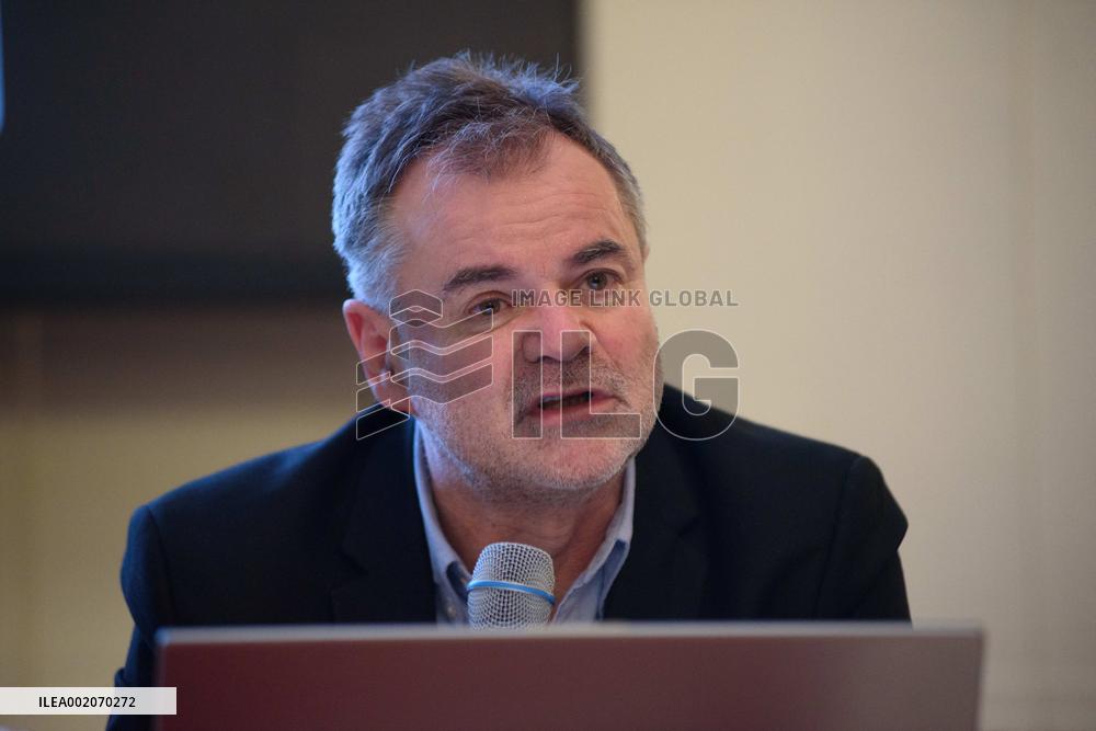 Debate on European union and identity pressures - Paris