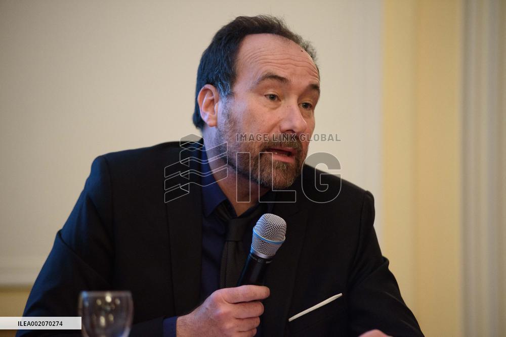 Debate on European union and identity pressures - Paris