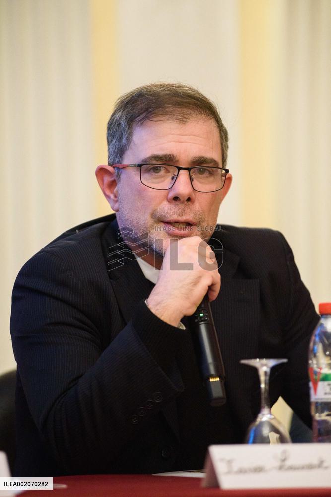 Debate on European union and identity pressures - Paris