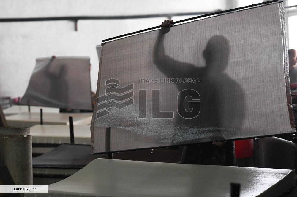 (MASTER OF CRAFTS) CHINA-ANHUI-JINGXIAN COUNTY-XUAN PAPER-INHERITOR (CN)