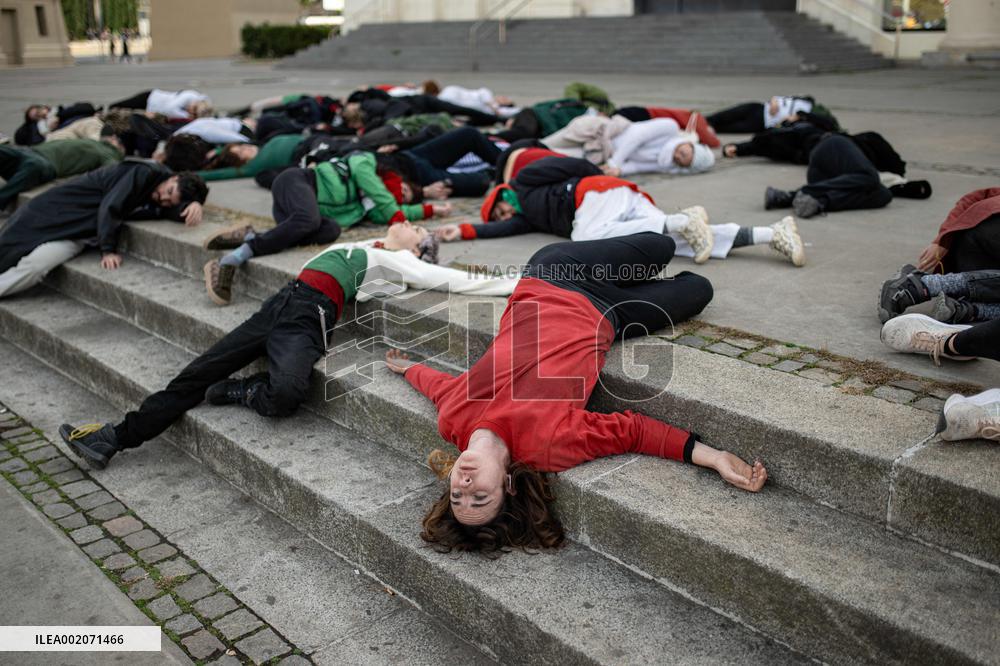 Artists perform in favor of Palestine and against Israel's attack on Gaza - Barcelona