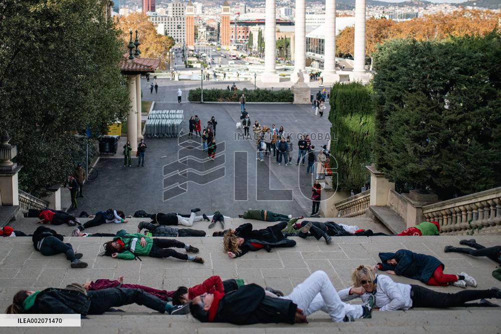 Artists perform in favor of Palestine and against Israel's attack on Gaza - Barcelona