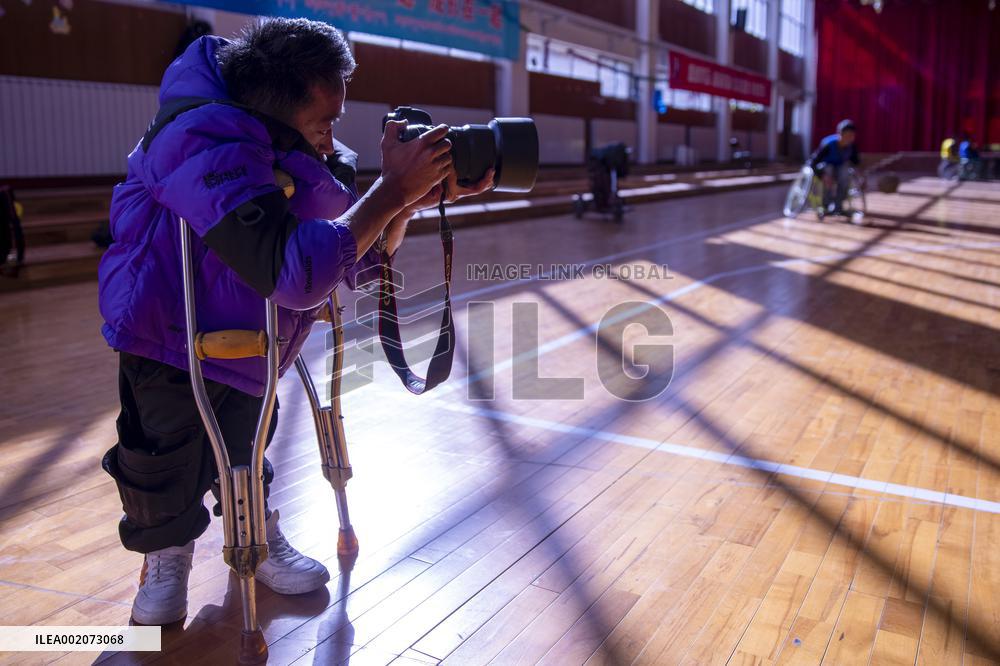 Xinhua Headlines: Disabled Tibetan photographer aims high