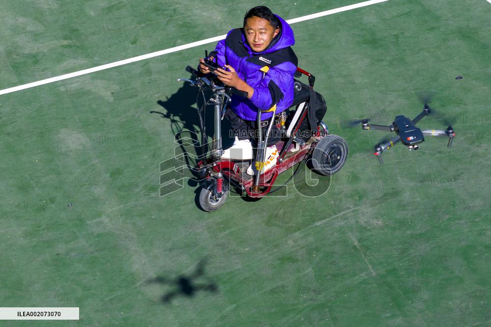 Xinhua Headlines: Disabled Tibetan photographer aims high