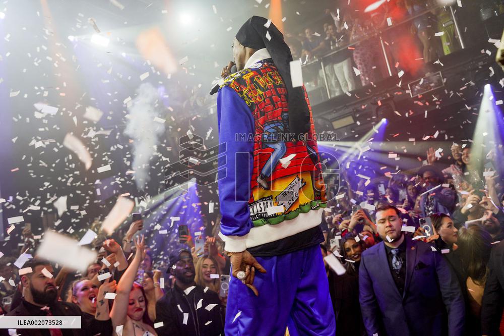 Snoop Dogg appearing at E11even - Miami