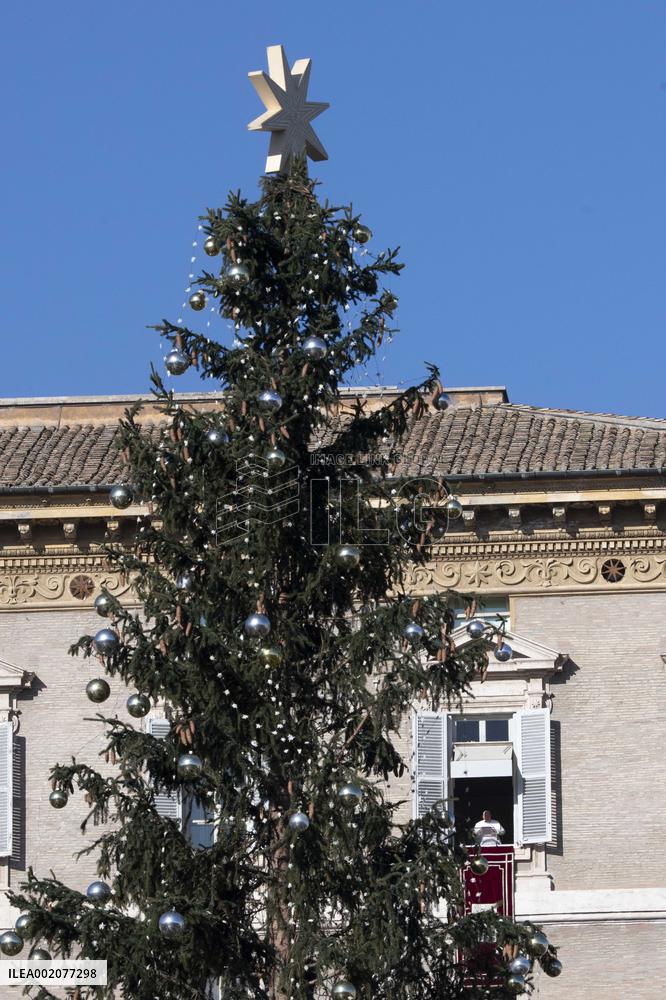 Pope Francis Reciting The Angelus Domini - Vatican