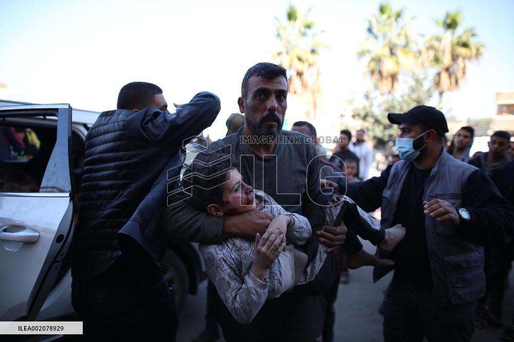 MIDEAST-GAZA-DEIR EL-BALAH-AIRSTRIKE-CASUALTIES