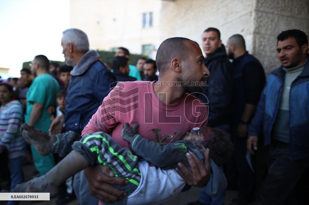MIDEAST-GAZA-DEIR EL-BALAH-AIRSTRIKE-CASUALTIES