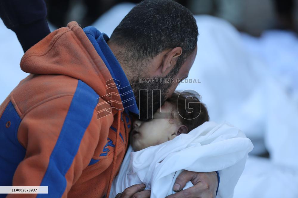 MIDEAST-GAZA-DEIR EL-BALAH-AIRSTRIKE-CASUALTIES