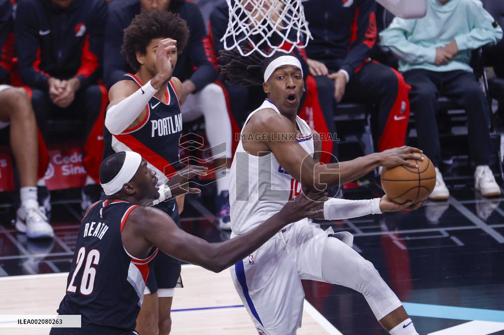 (SP)U.S.-LOS ANGELES-BASKETBALL-NBA-CLIPPERS VS BLAZERS