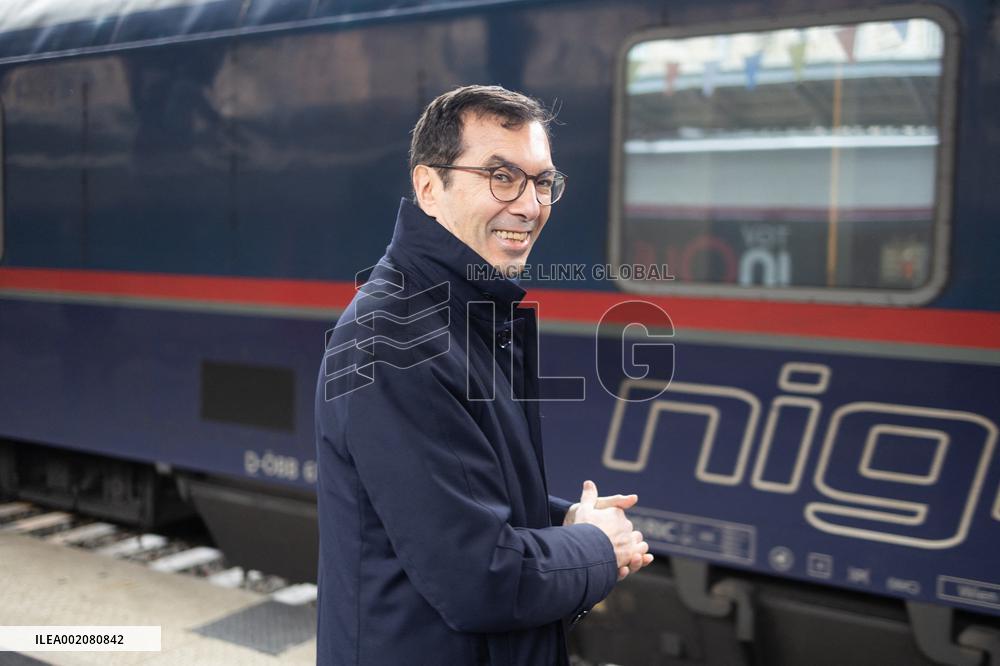 Arrival of the Berlin-Paris night train - Paris