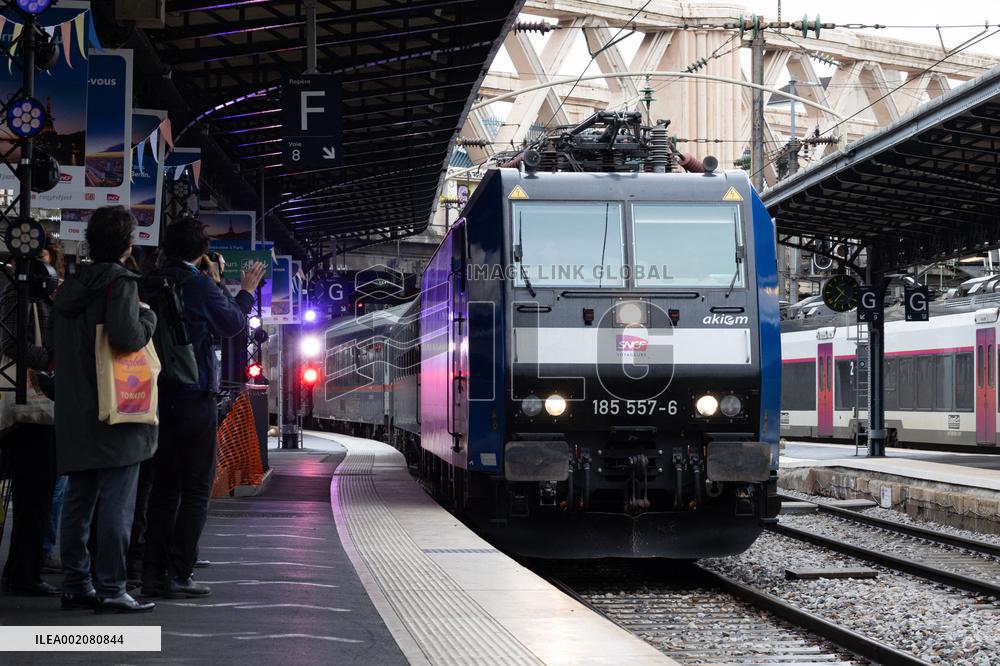 Arrival of the Berlin-Paris night train - Paris
