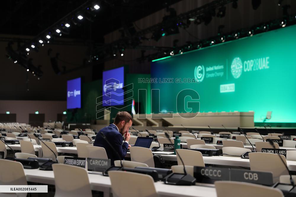 UAE-DUBAI-COP28-PROLONGING