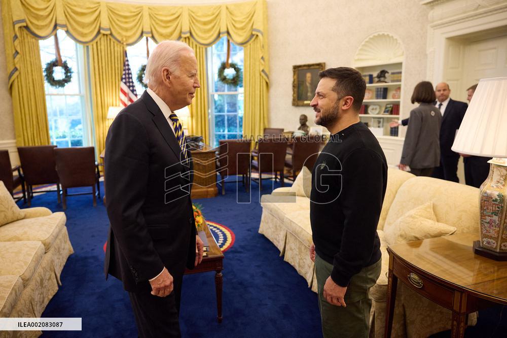 Zelensky Meets Biden After US $ 61bn Aid Package Stalls