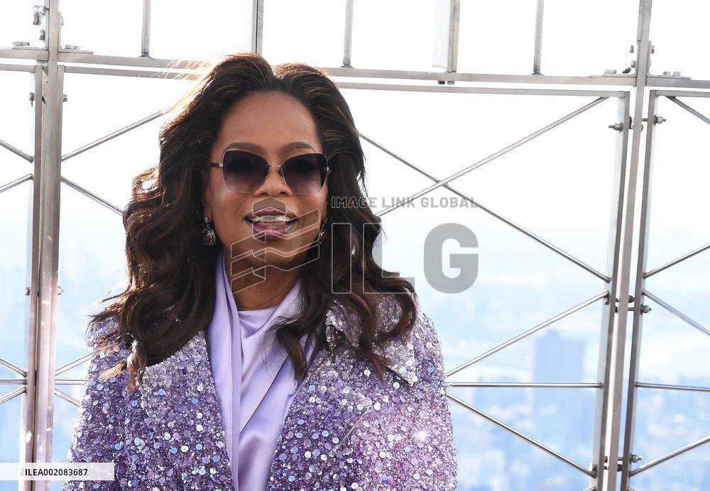 The Cast Of The Color Purple Visit the Empire State Building - NYC