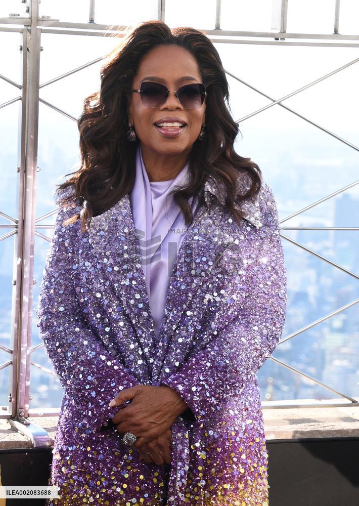 The Cast Of The Color Purple Visit the Empire State Building - NYC
