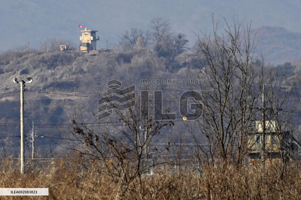 N. Korean, S. Korean military guard posts