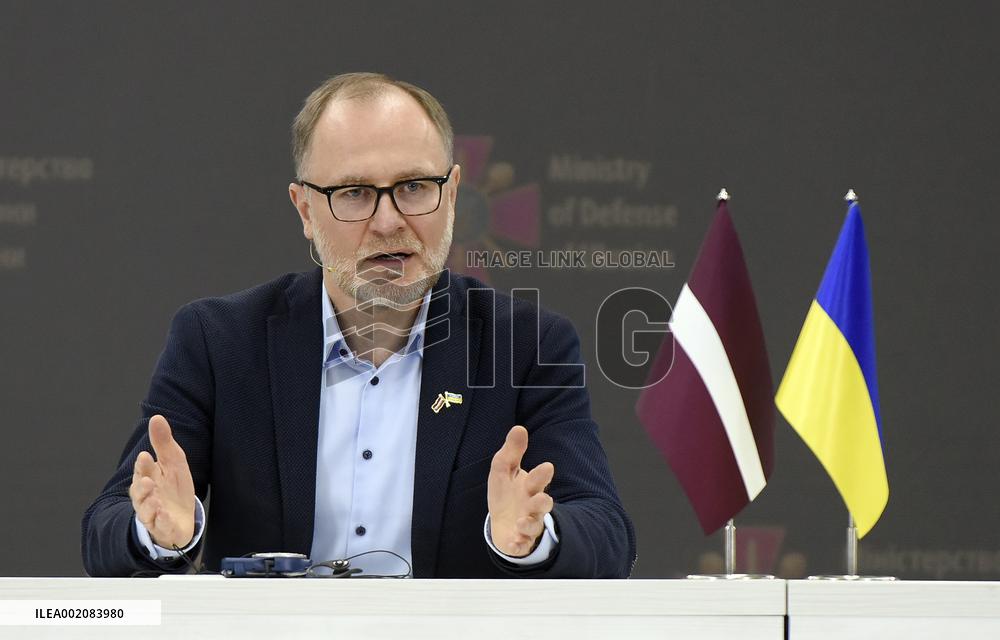 Joint press conference of Ukrainian and Latvian defence ministers