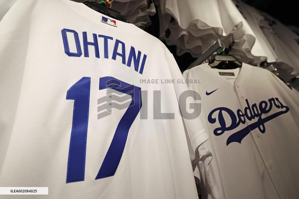 Baseball: Ohtani's No. 17 Dodgers jerseys