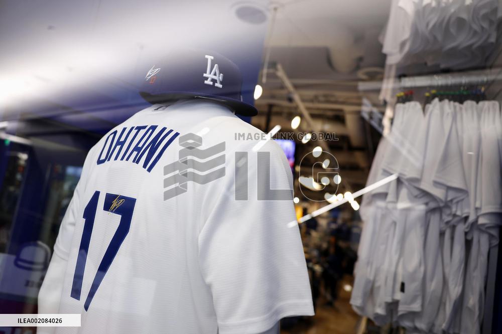 Baseball: Ohtani's No. 17 Dodgers jerseys