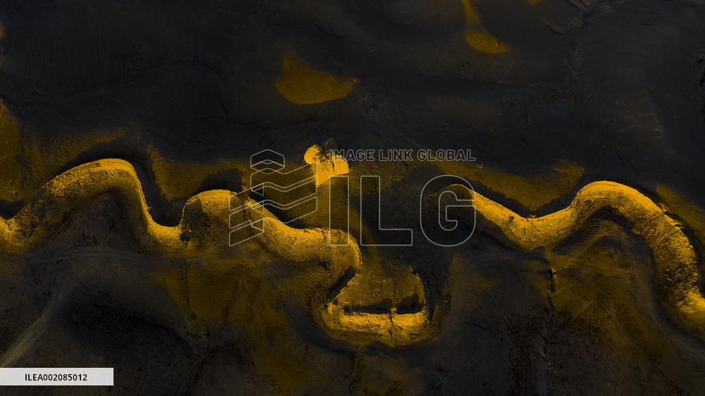 CHINA-NINGXIA-SHUTTERBUGS-ANCIENT GREAT WALL (CN)