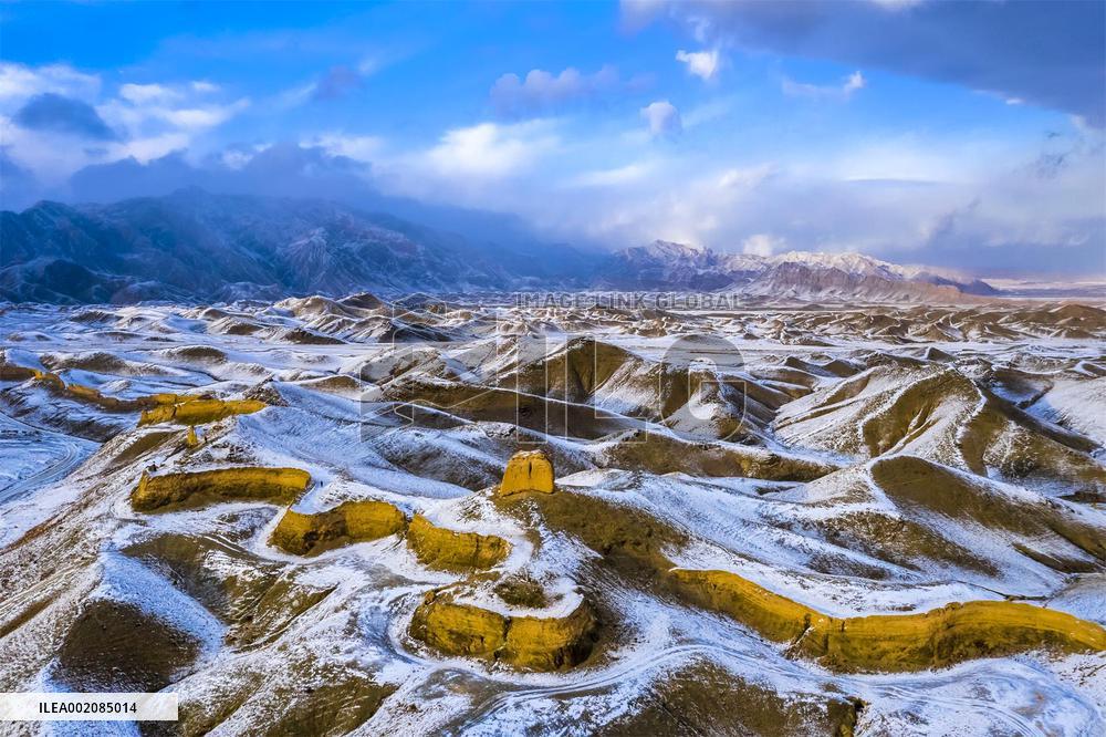 CHINA-NINGXIA-SHUTTERBUGS-ANCIENT GREAT WALL (CN)