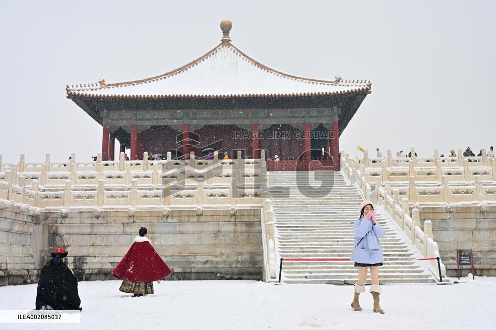 CHINA-BEIJING-PALACE MUSEUM-SNOWFALL (CN)