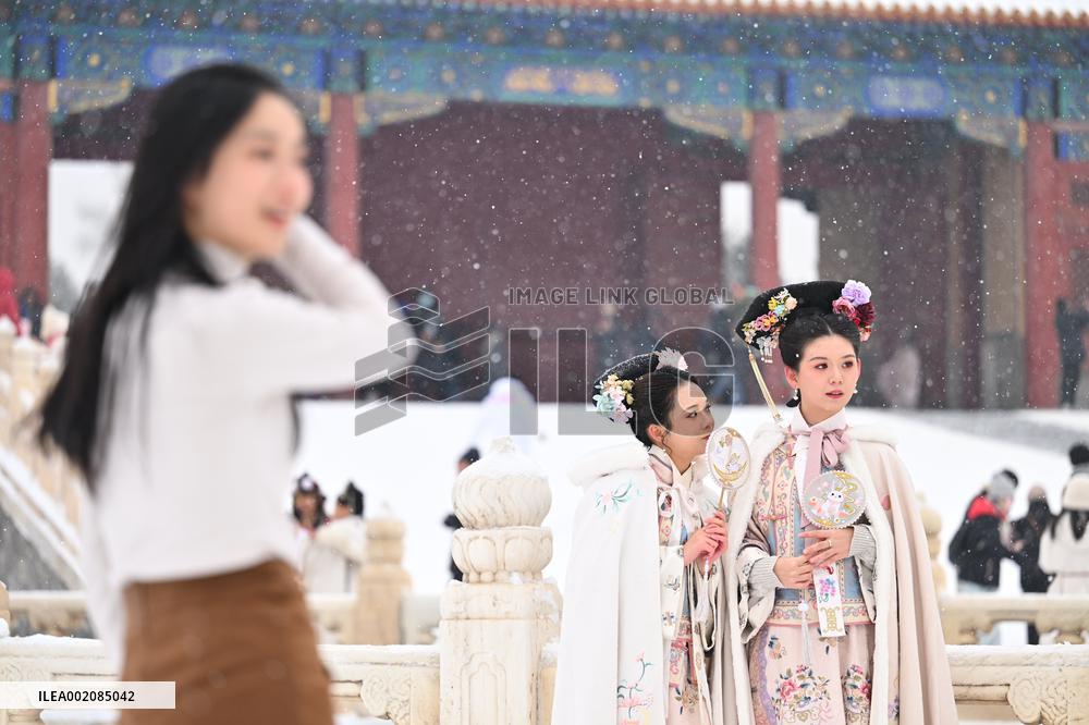 CHINA-BEIJING-PALACE MUSEUM-SNOWFALL (CN)