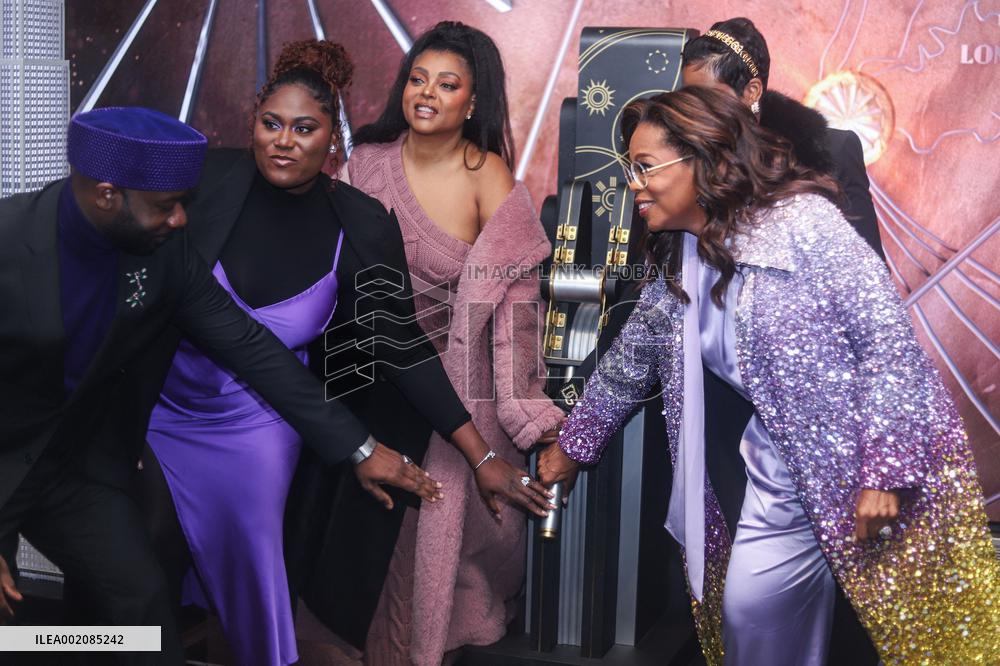 The Cast Of The Color Purple Visit the Empire State Building - NYC