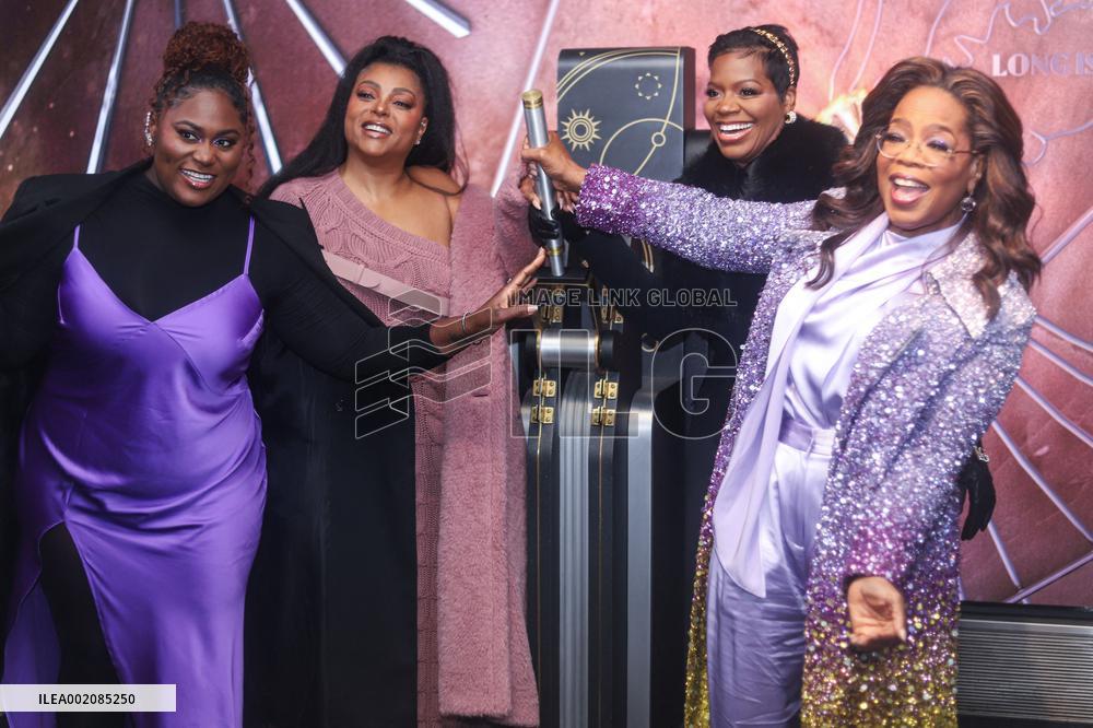 The Cast Of The Color Purple Visit the Empire State Building - NYC