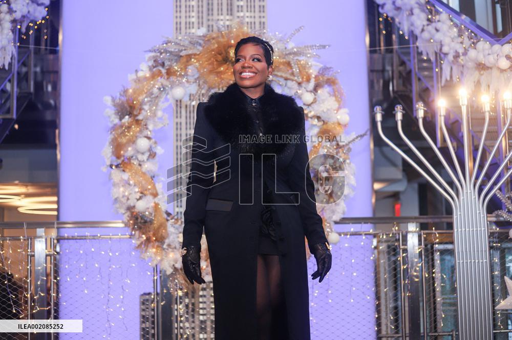 The Cast Of The Color Purple Visit the Empire State Building - NYC